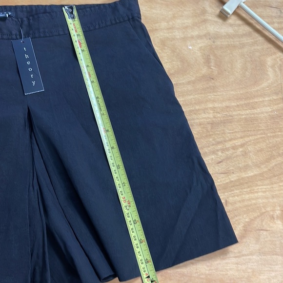 theory black taminara shorts size 6 - Picture 9 of 10
